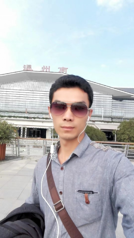 错把真心喂了狗的第三张照片--平和相亲网